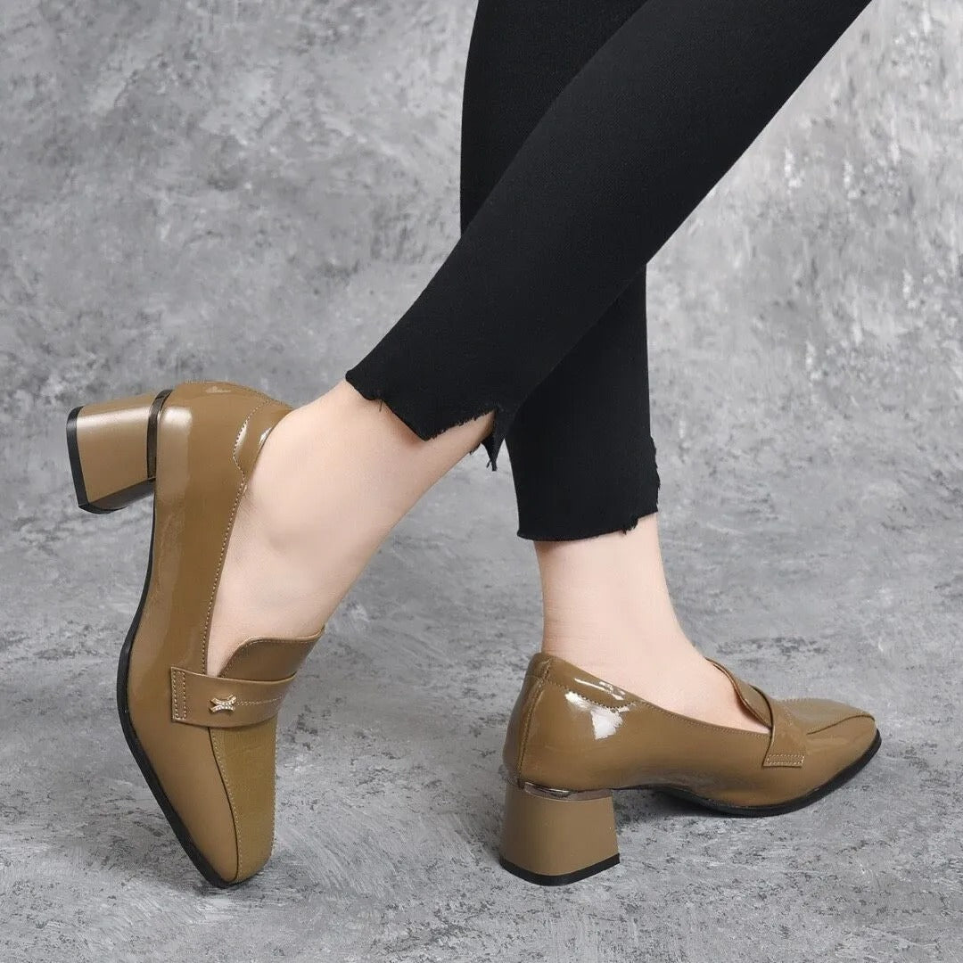 ElegantCharm™ – Mocasines de Tacón en Charol